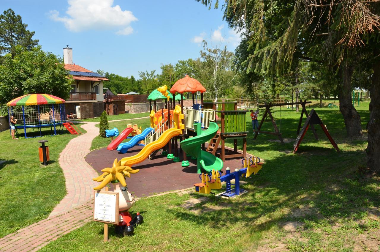 Hotel Moja Carda Temerin Екстер'єр фото